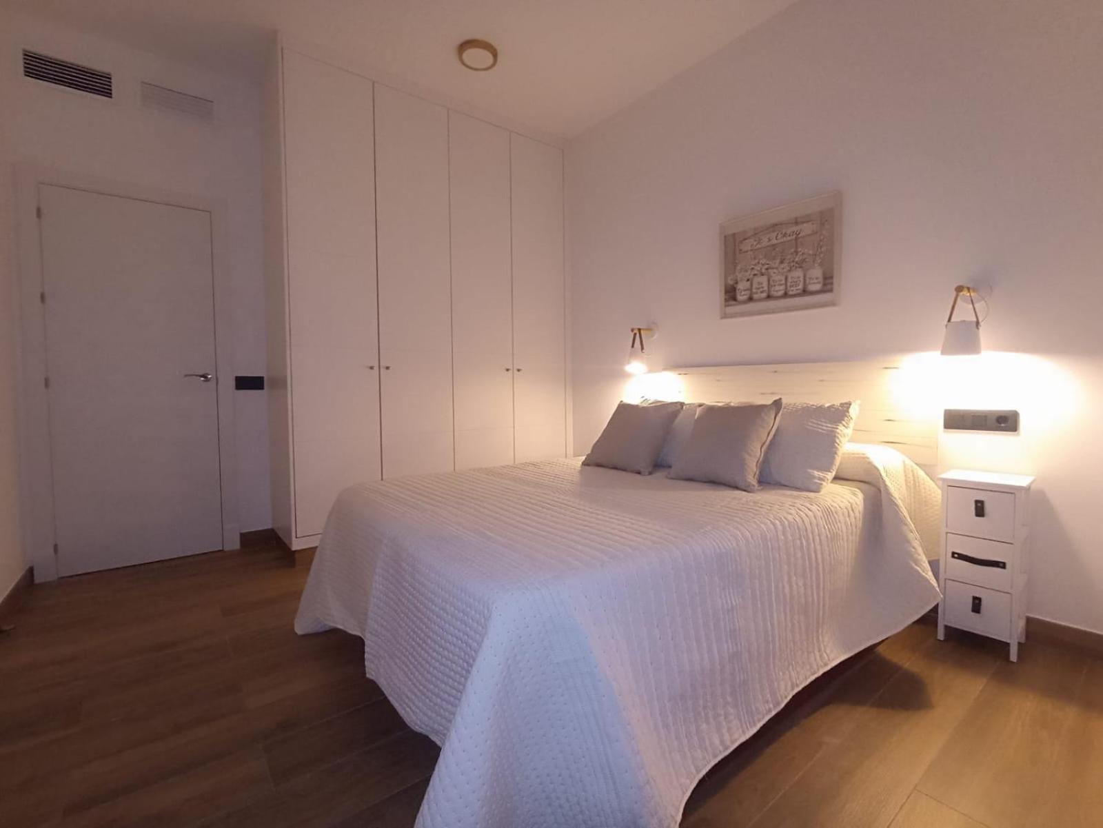 Apartamento Nuevo Centrico Con Aparcamiento Privado Incluido Alcalá de Guadaira Eksteriør billede